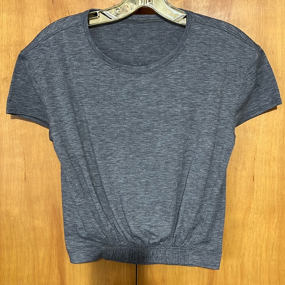 EUC Lululemon Heathered Grey Elastic Front shirt